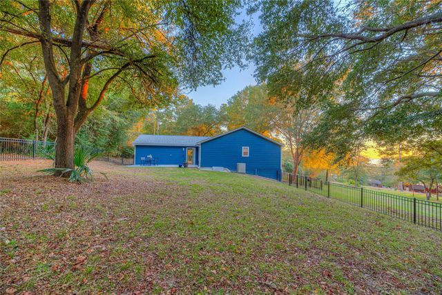 445 Loop Drive, Livingston, TX 77351