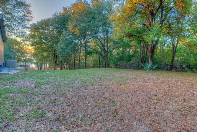 445 Loop Drive, Livingston, TX 77351