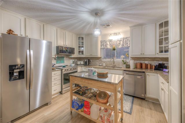 445 Loop Drive, Livingston, TX 77351