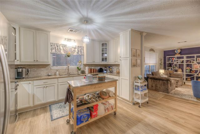 445 Loop Drive, Livingston, TX 77351