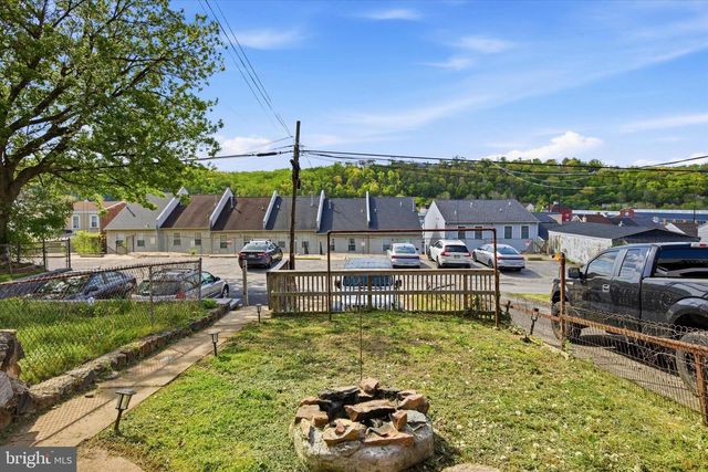 343 SPRING MILL AVE, Conshohocken, PA 19428