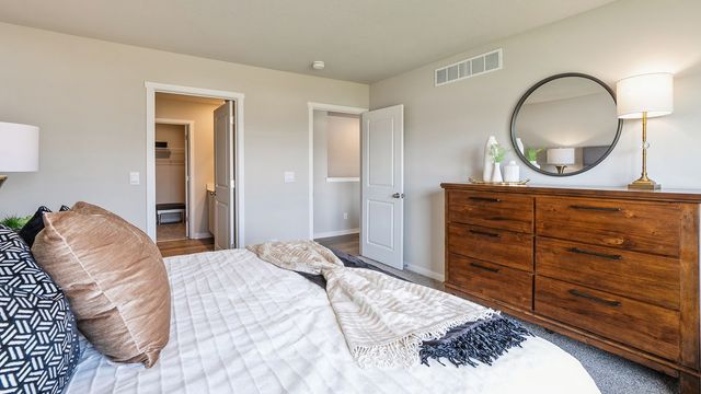 15211 Stonecrop Drive, Urbandale, IA 50111