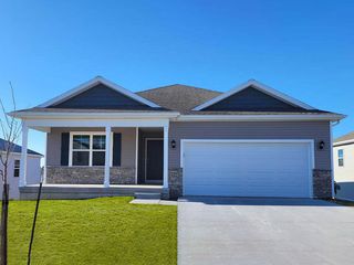 15211 Stonecrop Drive, Urbandale, IA 50111