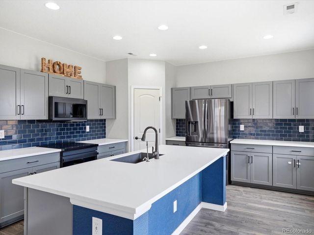 27934 E 7th Avenue, Aurora, CO 80018