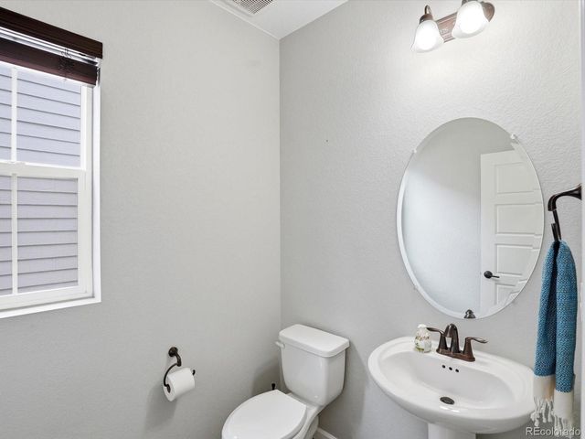 27934 E 7th Avenue, Aurora, CO 80018