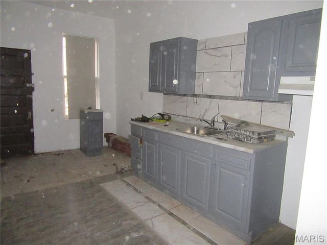 1120 Clara Avenue, St Louis, MO 63112