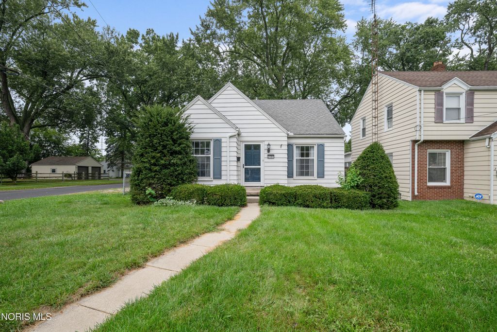 2560 Gracewood Road, Toledo, OH 43613