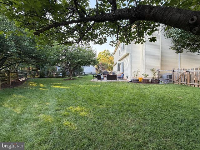 46573 HAMPSHIRE STATION DR, Sterling, VA 20165