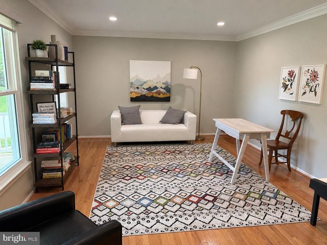 46573 HAMPSHIRE STATION DR, Sterling, VA 20165