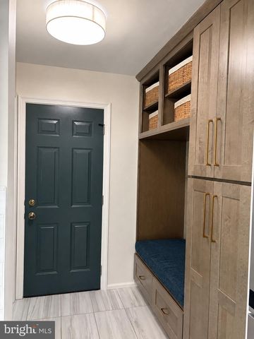 46573 HAMPSHIRE STATION DR, Sterling, VA 20165