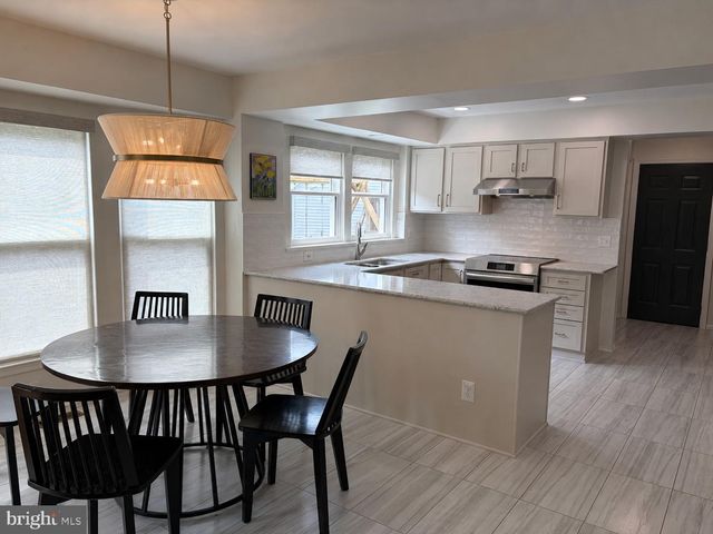 46573 HAMPSHIRE STATION DR, Sterling, VA 20165