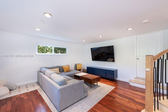 717 Benevento Ave, Coral Gables, FL 33146