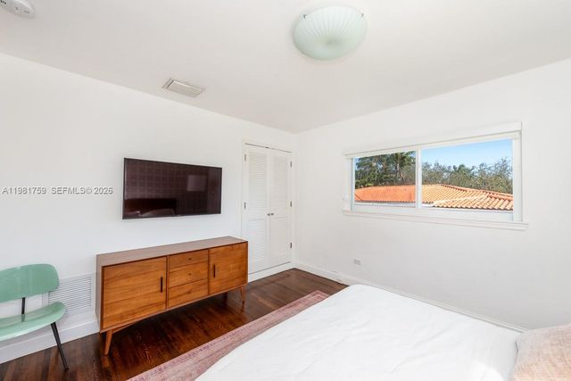 717 Benevento Ave, Coral Gables, FL 33146