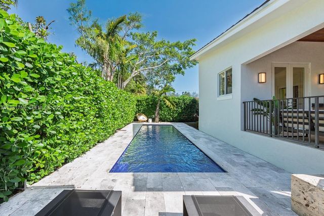 717 Benevento Ave, Coral Gables, FL 33146