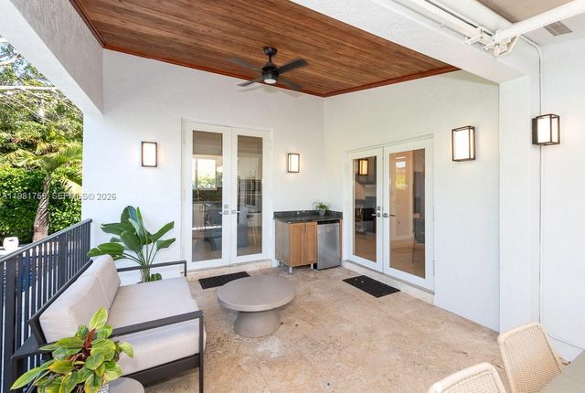 717 Benevento Ave, Coral Gables, FL 33146