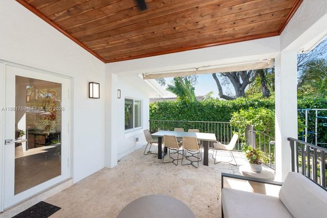 717 Benevento Ave, Coral Gables, FL 33146