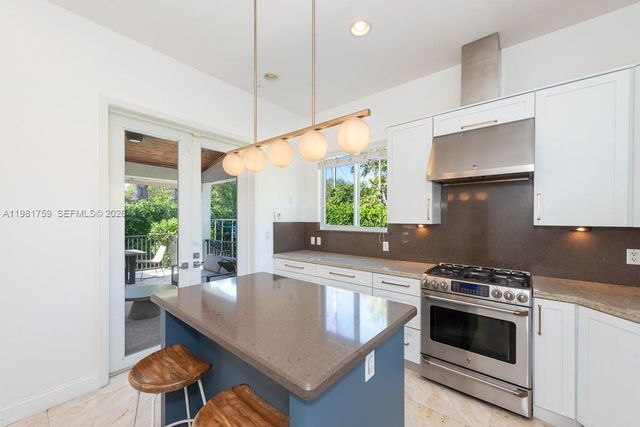 717 Benevento Ave, Coral Gables, FL 33146