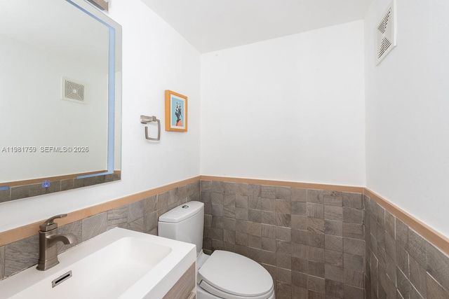 717 Benevento Ave, Coral Gables, FL 33146