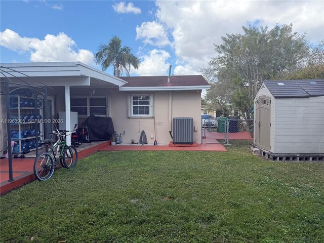 7825 SW 127th Ct, Miami, FL 33183
