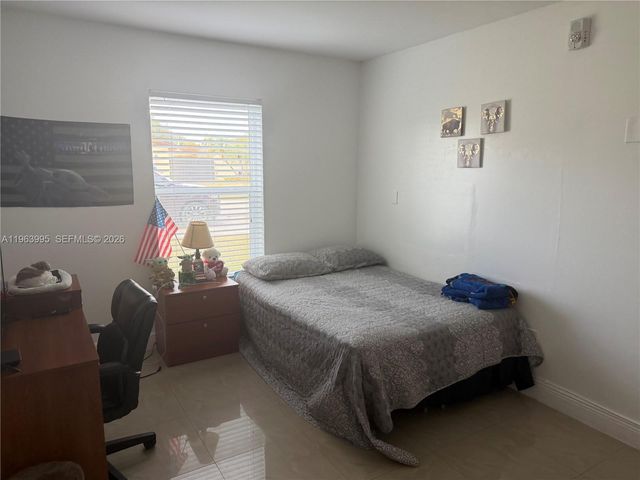 7825 SW 127th Ct, Miami, FL 33183