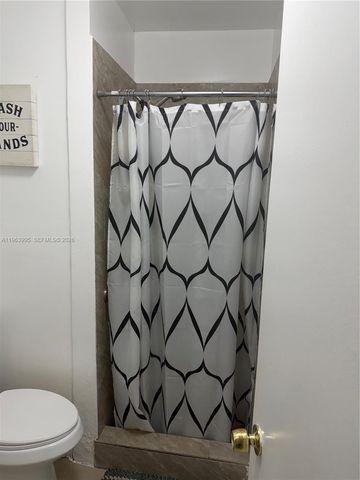 7825 SW 127th Ct, Miami, FL 33183