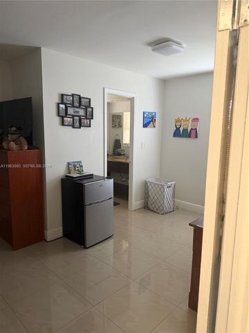 7825 SW 127th Ct, Miami, FL 33183