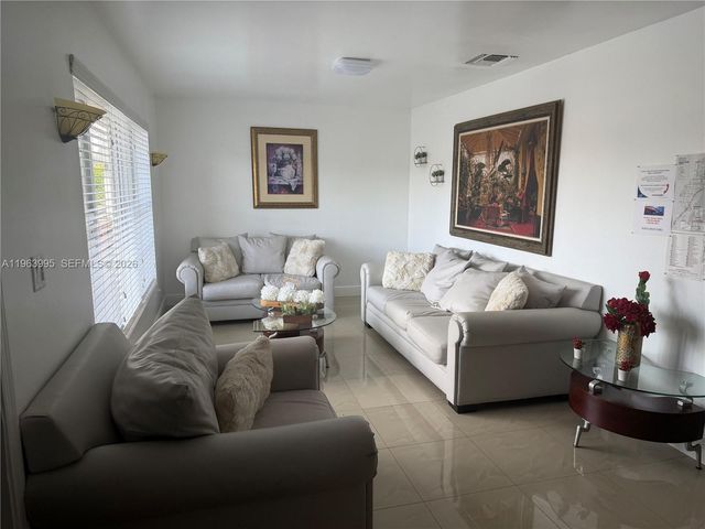 7825 SW 127th Ct, Miami, FL 33183