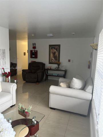 7825 SW 127th Ct, Miami, FL 33183