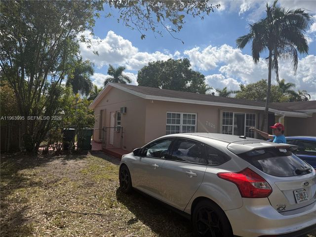 7825 SW 127th Ct, Miami, FL 33183