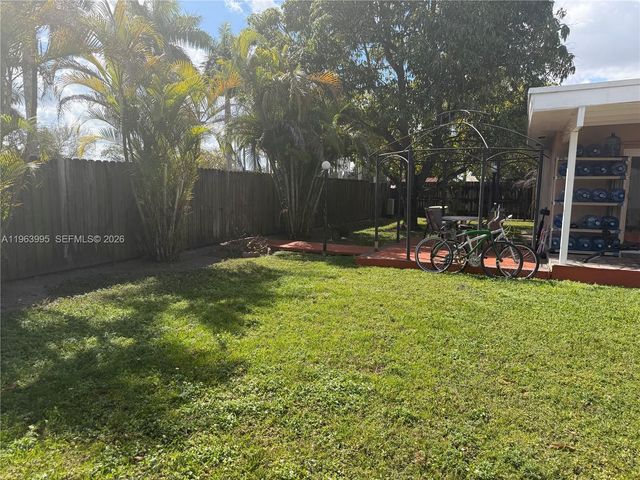 7825 SW 127th Ct, Miami, FL 33183