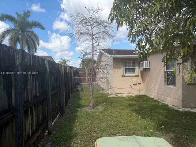 7825 SW 127th Ct, Miami, FL 33183