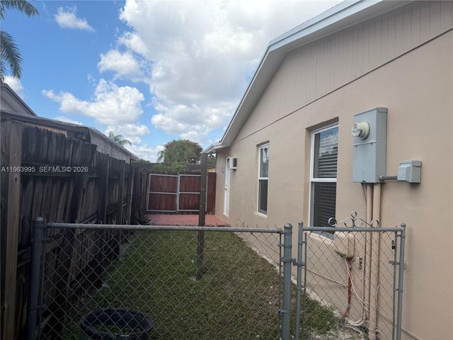 7825 SW 127th Ct, Miami, FL 33183