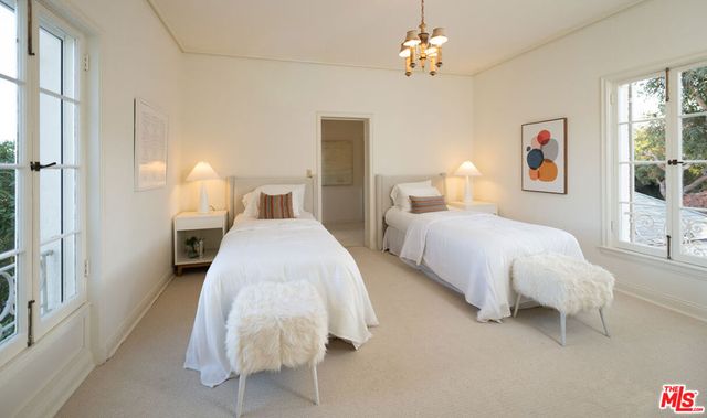 528 Chautauqua Boulevard, Los Angeles, CA 90272