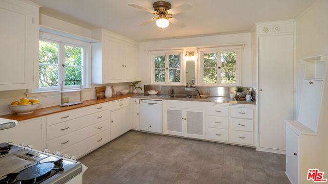 528 Chautauqua Boulevard, Los Angeles, CA 90272