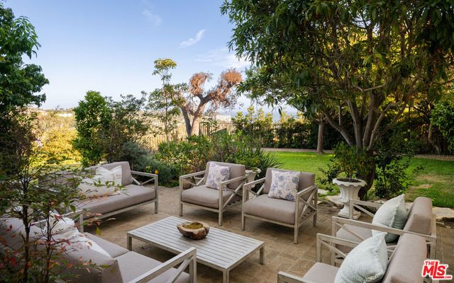 528 Chautauqua Boulevard, Los Angeles, CA 90272