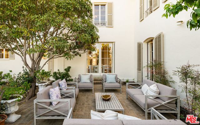 528 Chautauqua Boulevard, Los Angeles, CA 90272
