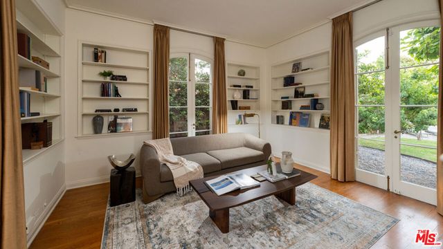 528 Chautauqua Boulevard, Los Angeles, CA 90272
