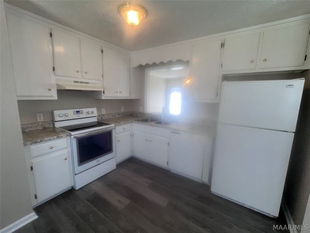 345 FOXDALE Road, Millbrook, AL 36054