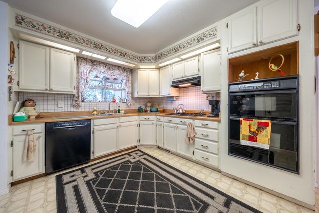 16433 China Gulch Drive, Anderson, CA 96007