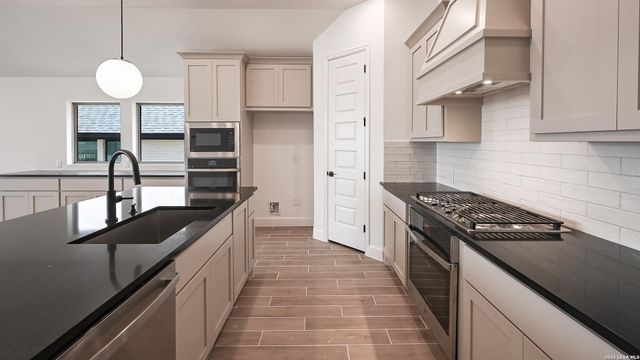 421 Hulda Trail, New Braunfels, TX 78130