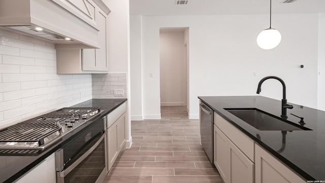 421 Hulda Trail, New Braunfels, TX 78130