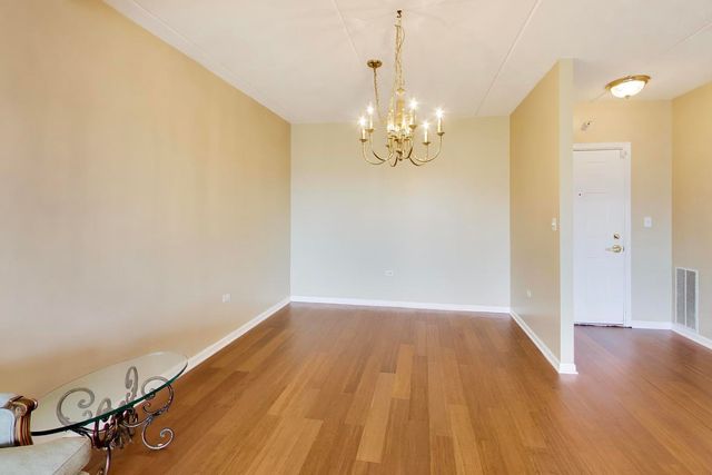 190 N Milwaukee Avenue 607, Wheeling, IL 60090