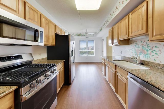 190 N Milwaukee Avenue 607, Wheeling, IL 60090