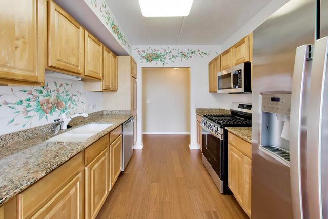 190 N Milwaukee Avenue 607, Wheeling, IL 60090