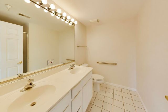 190 N Milwaukee Avenue 607, Wheeling, IL 60090