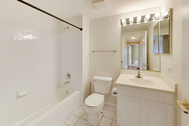 190 N Milwaukee Avenue 607, Wheeling, IL 60090