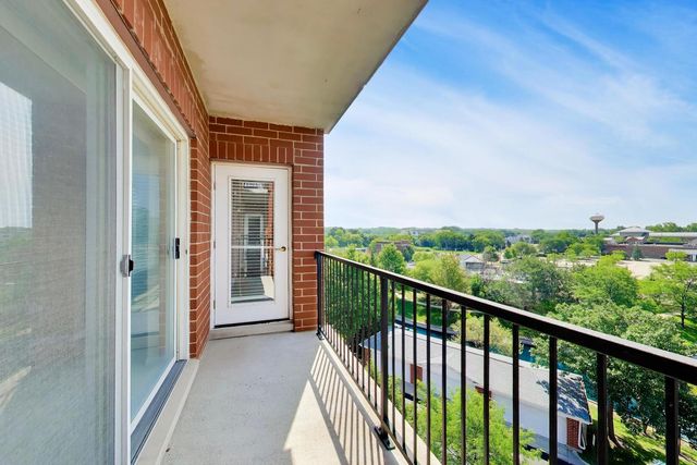 190 N Milwaukee Avenue 607, Wheeling, IL 60090