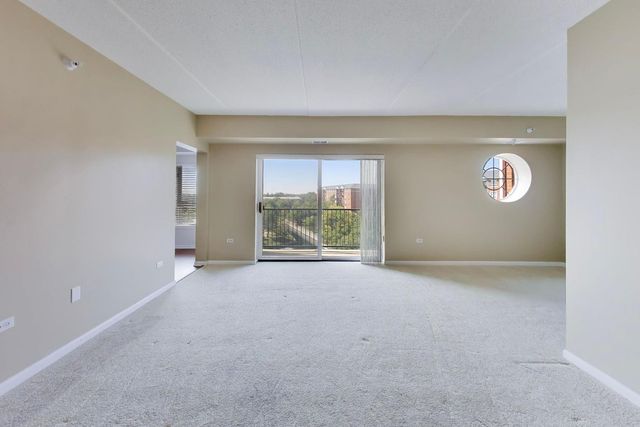 190 N Milwaukee Avenue 607, Wheeling, IL 60090