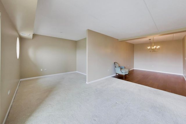 190 N Milwaukee Avenue 607, Wheeling, IL 60090