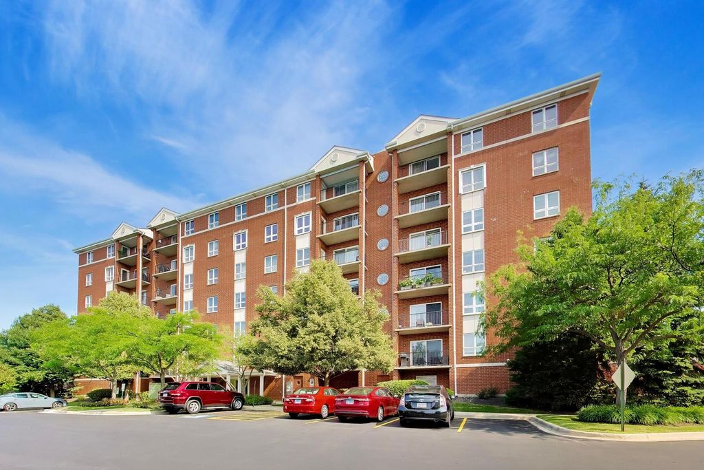 190 N Milwaukee Avenue 607, Wheeling, IL 60090